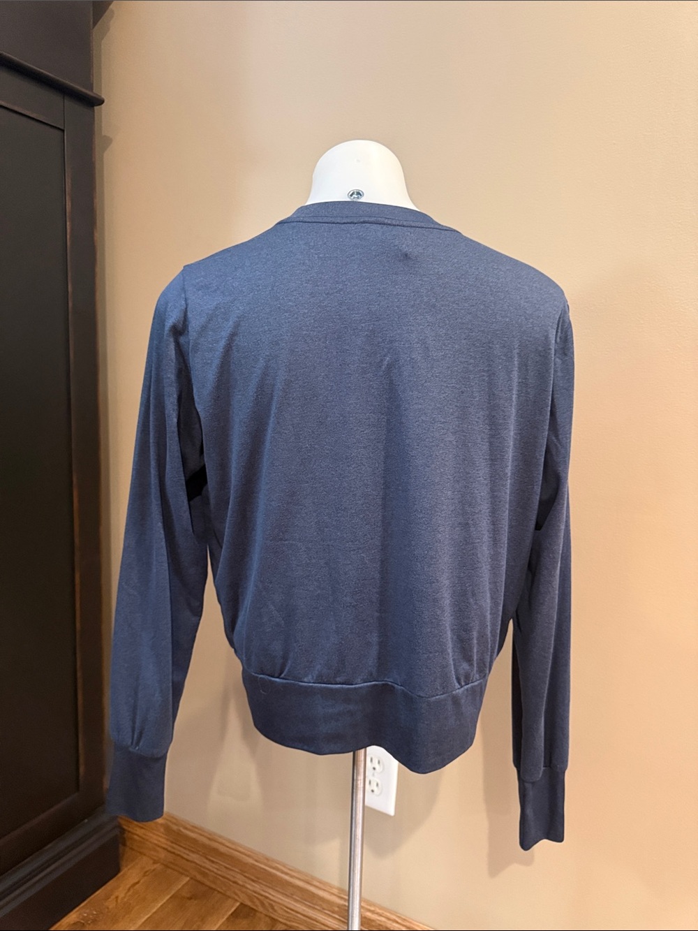 Vuori crewneck long sleeve top - Picture 4 of 5